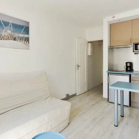 Charming Studio Close To Montmartre, Apartment *