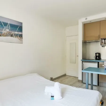 Charming Studio Close To Montmartre, Apartment